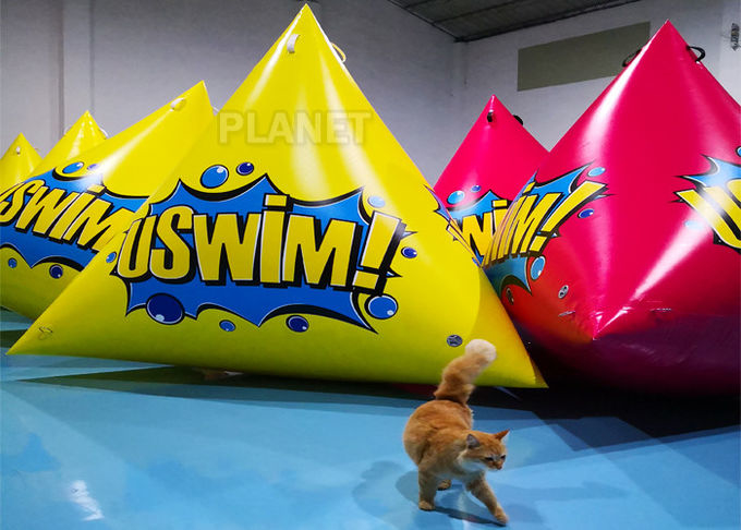 Hot Air Welding UV Resistant Triangle Shape Floating Triathlon Water Race Inflatable Marker Buoy