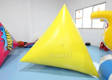 Hot Air Welding UV Resistant Triangle Shape Floating Triathlon Water Race Inflatable Marker Buoy